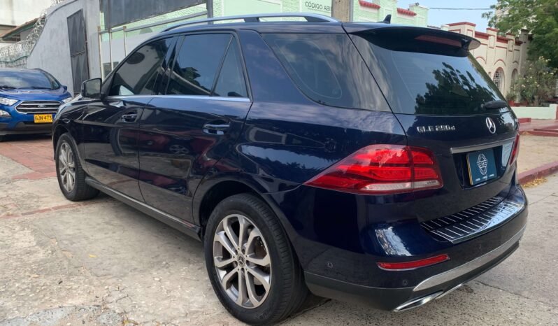 MERCEDES BENZ lleno