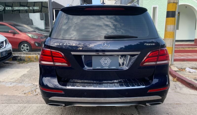 MERCEDES BENZ lleno
