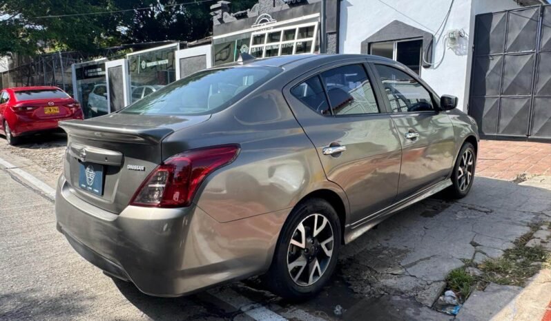 NISSAN lleno
