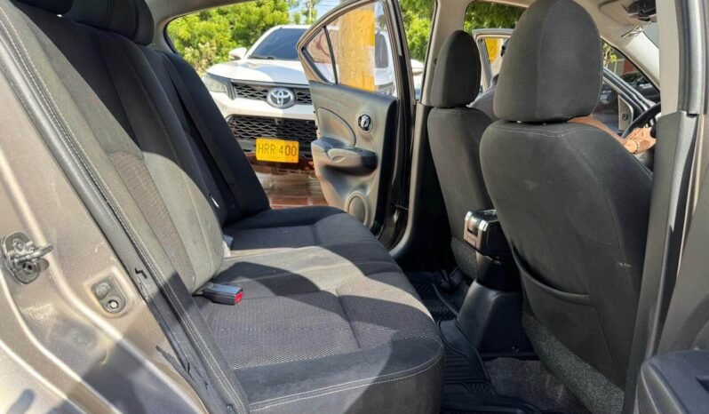 NISSAN lleno