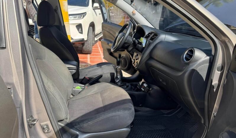 NISSAN lleno
